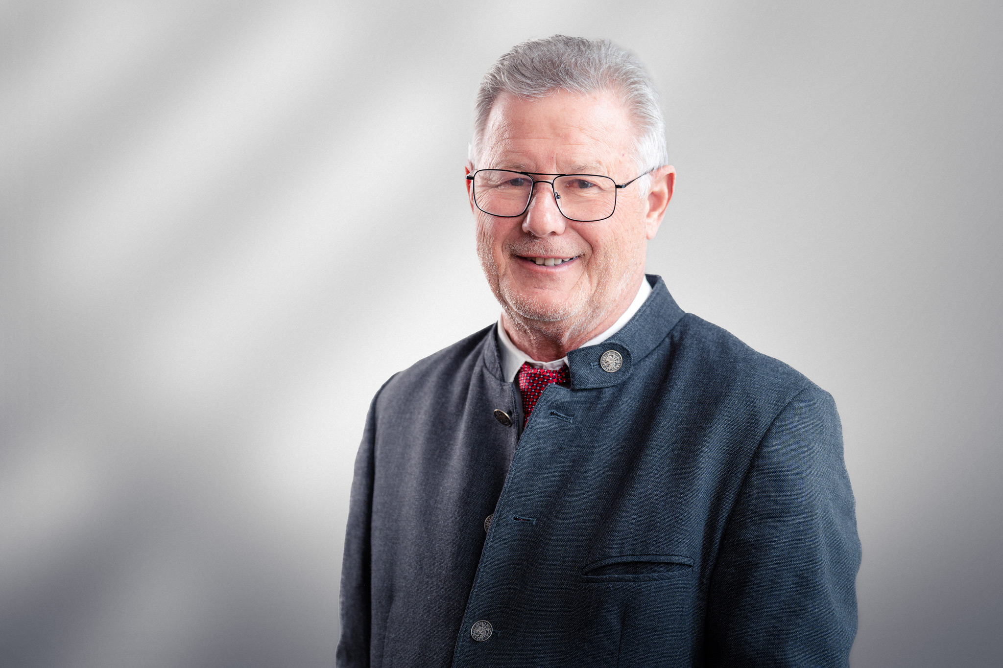 businessfotografie_unternehmensfotograf_traunstein_stellvertretender_landrat_josef_konhaeuser_businessportrait_@christophleonhardt_1