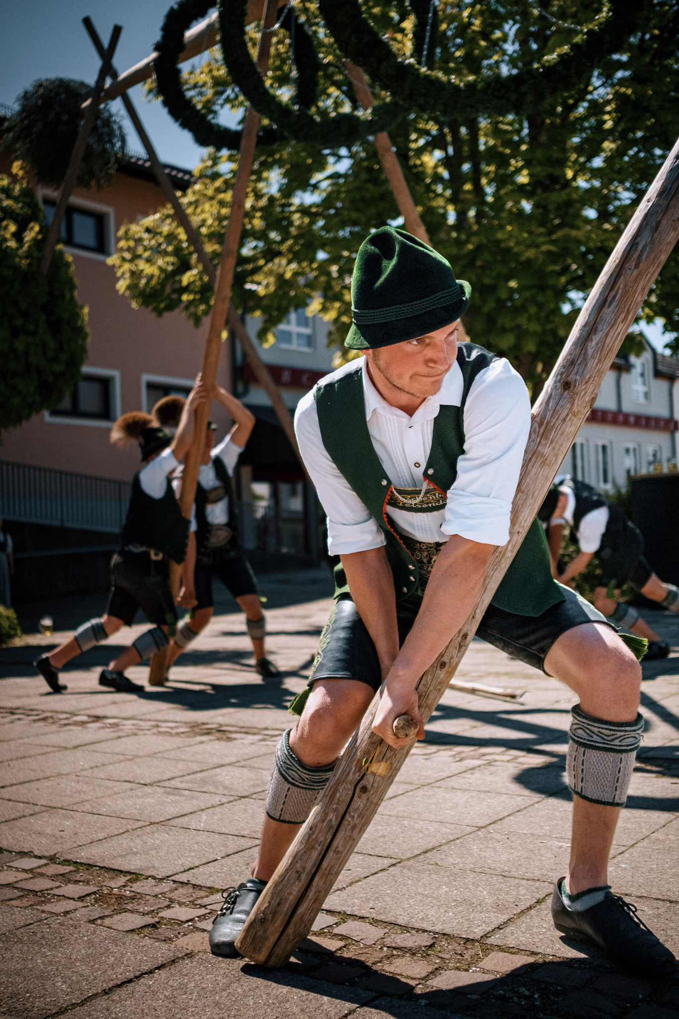 businessfotografie-unternehmensfotograf-traunstein-tourismus-reportage-maibaumaufstellen-teisendorf-@christophleonhardt_04